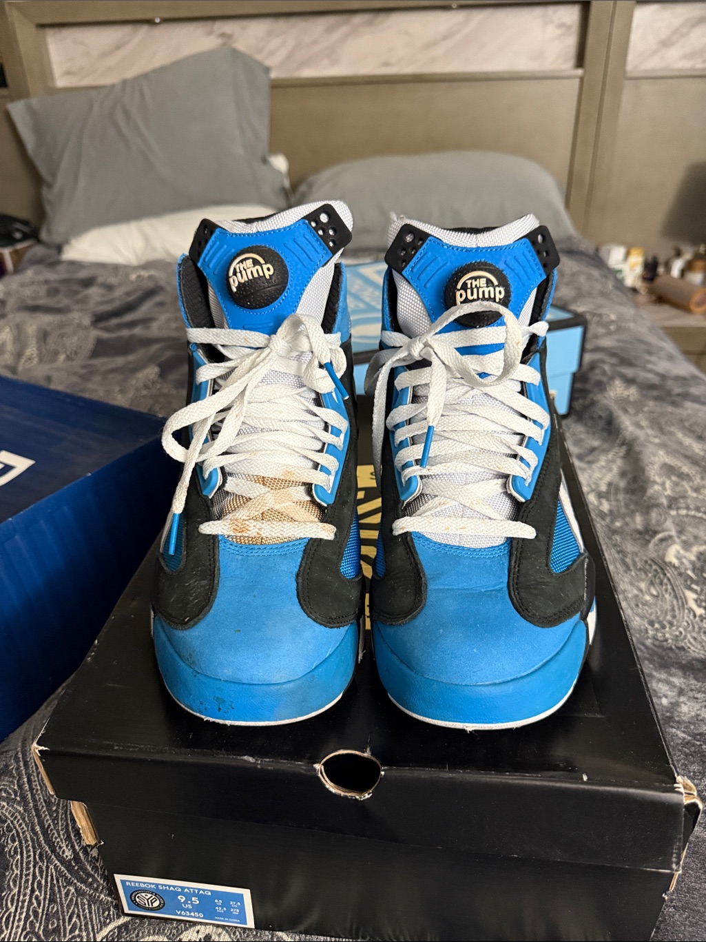 Reebok The Pump Men's Blue, Black And White Basketball Shoes
